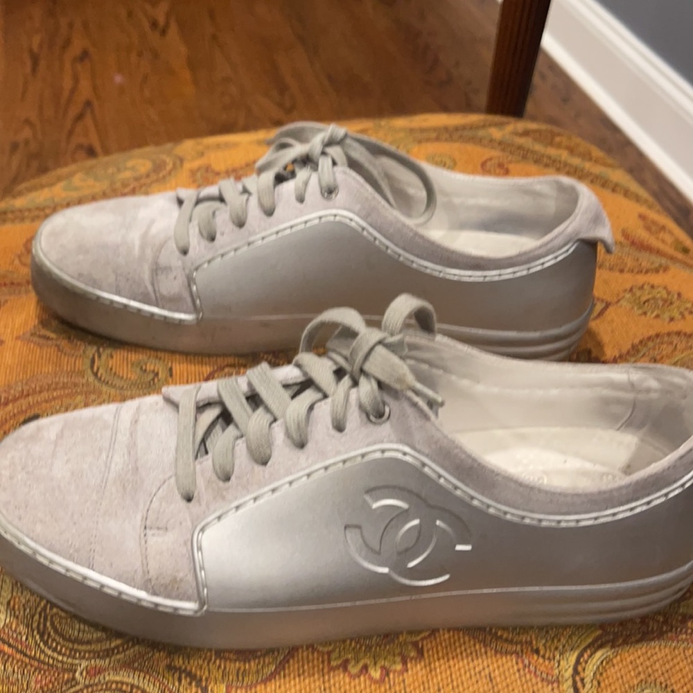 Used woman’s Chanel sneakers gray suede and leather - Picture 8 of 11